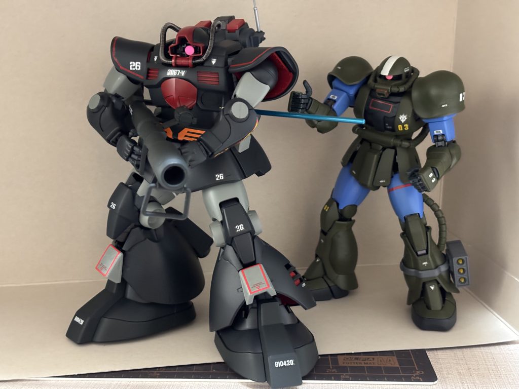 箱絵風に先行量産型ザクに協力頂きました。