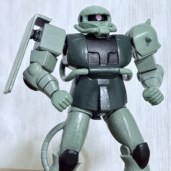 旧キット改造のザクで「二次元の嘘」をいかに表現するか？