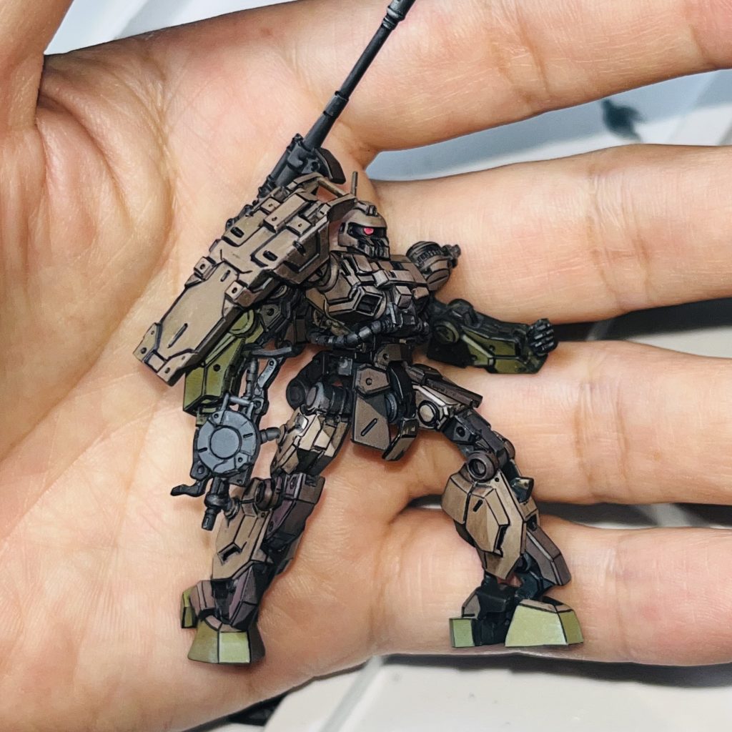 実は当初、アニメ塗り方向で考えていたのですが、この画像の通りほぼ完成という所まで進めて、、、何かモヤモヤする感じがあり、リセット!ここまではエアブラシを7割ほど使っていたのですが、ほぼ全面的に筆塗りすることに。