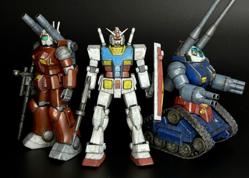 後輩のガンダムも一緒に。このV作戦トリオが並んだらセンターは譲らざるを得ない。しかしながら大人になるにつれて理解る、袖を固める２体の味わい深さ！