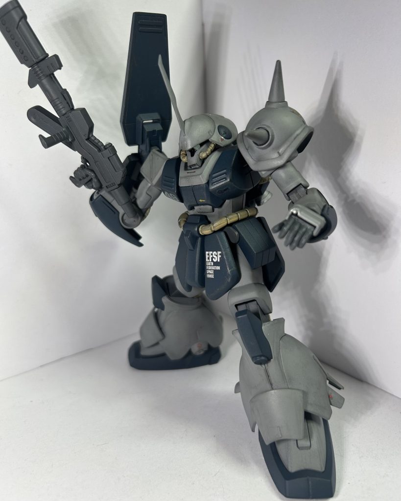 フレーバーストーリーについて。ハイザックから続くストーリー、中尉殿と若い整備士、に属しています、一応。今のところ、コレに類するストーリーの順序としては、ハイザック→マラサイ(本作)→ガンダム［ヘーゼル］→ガンダム［八〇式MS］…となっています。……こう言うふうにストーリーを捩じ込んだせいで、ストーリー的に大きな事ができないし、マラサイ以降のストーリーと整合性を取ると、中尉殿の機体の遍歴的に……→ハイザック→マラサイ→ハイザック→ガンダム［ヘーゼル］となるのが自然…。後付けだから仕方ないですが、ガンダム［ヘーゼル］のストーリーにてマラサイに何の感傷もなく触れてもないことから、感情移入前→すぐに撃墜されたか、トラブルでハイザックにすぐに乗り換えた事が伺えます。…これがお気に入りMSに対する仕打ちか、僕！？