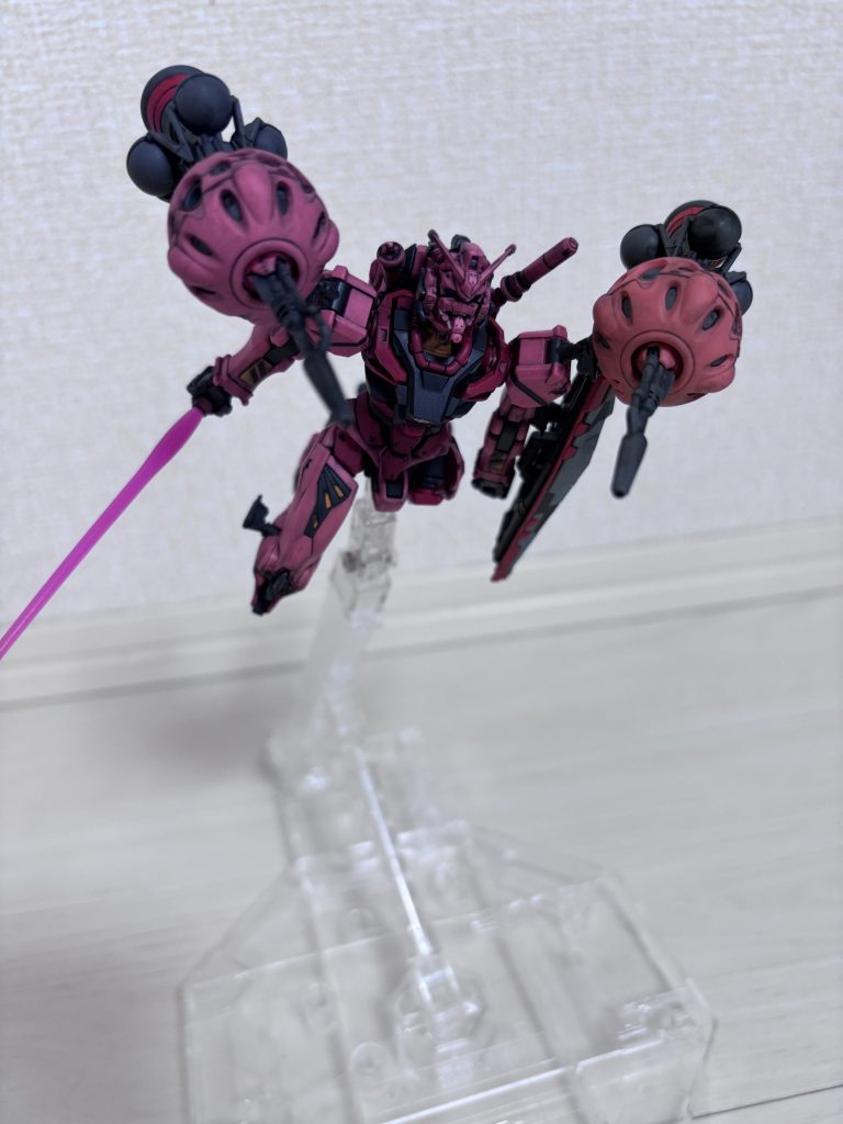 赤いガンダム–2枚目/制作者：じおんぐん