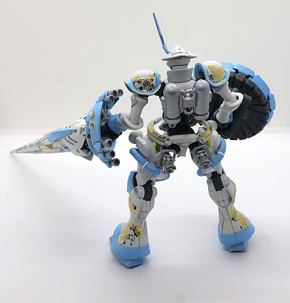 後ろから前から見た時の情報量が多いので、後ろはシンプルに変更なしです。