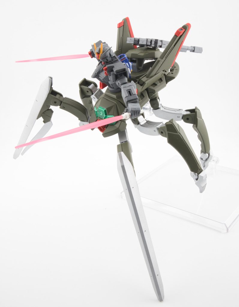 ビームサーベルで接近戦もいけます。