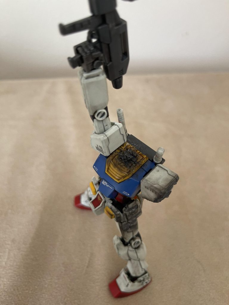 ファーストガンダム、特にめぐりあい宇宙はガンダム作品の中で1番好きです。半壊した姿にロマンを感じてしまいます。