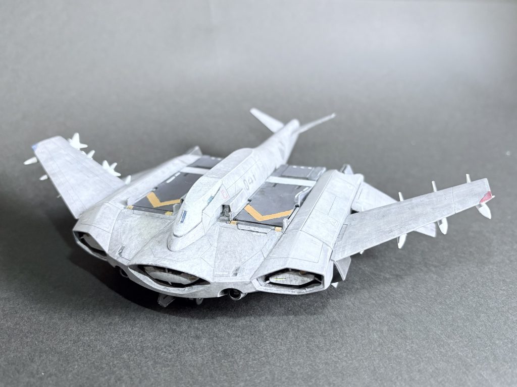 黒サフからの筆塗り全塗装ですスケールモデル特有のボワボワっとした塗り方を再現したくて色々試行錯誤して塗って見ました。フィルタリングをする前まではイメージ通りに塗れていたのですが、エナメル塗料の拭き取りに失敗して塗膜をぐずぐずに荒らしてしまいました。泣