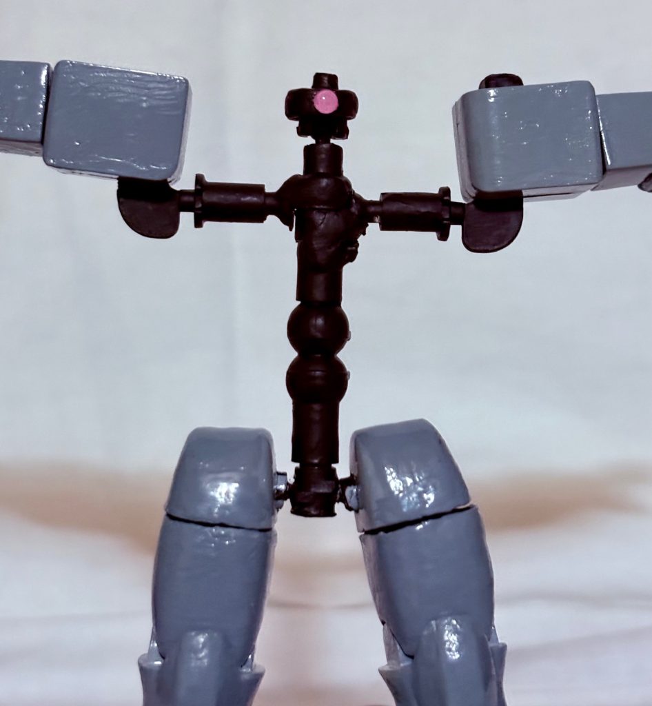 なお今回は頭部や胴体の装甲がキャストオフできるようになっており、ご覧の通り、中のフレームが露わになる。※中身はキケロガじゃないよ。