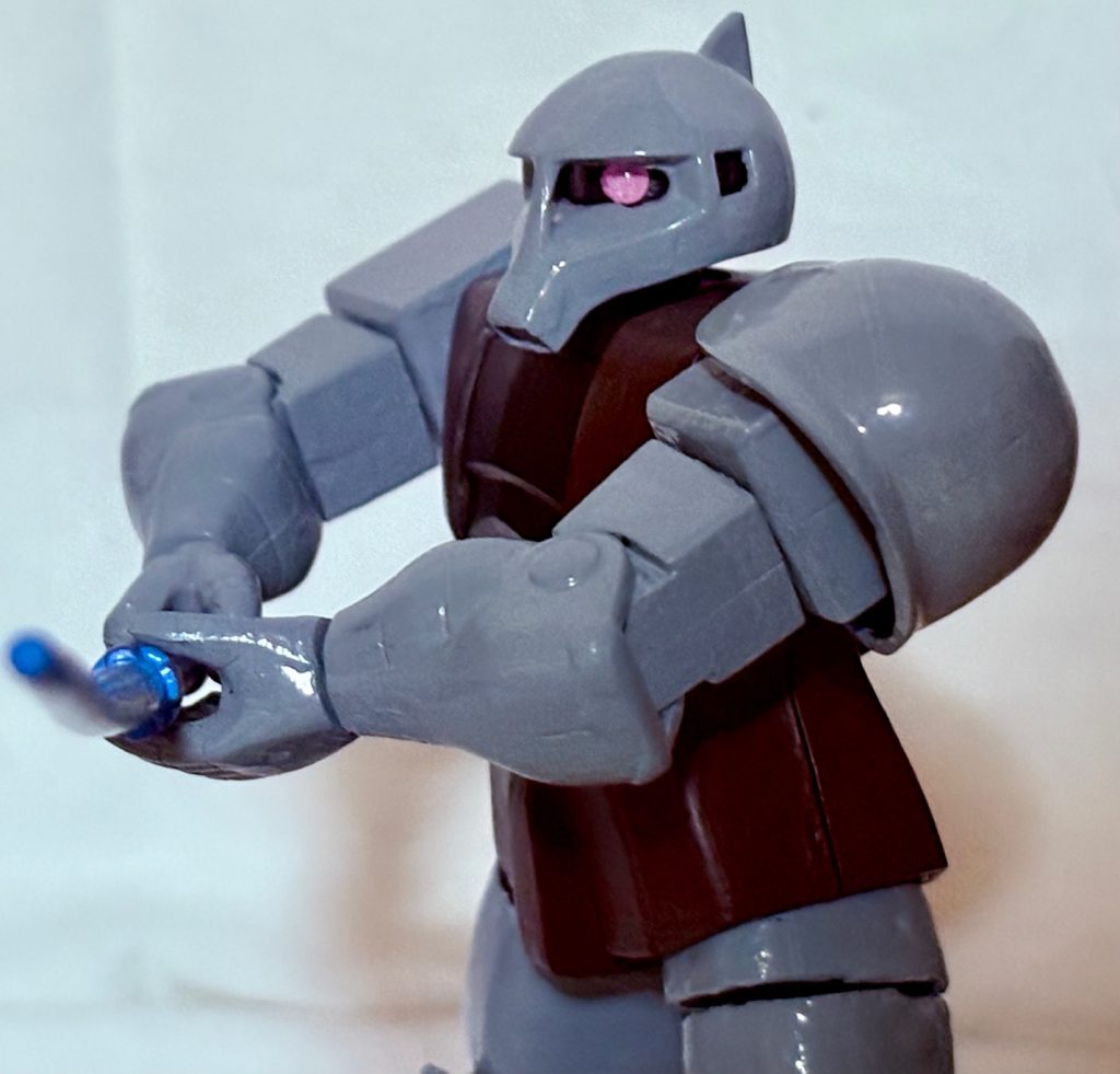 左手は添えるだけ・・・。ヒートサーベルの突きもキマッている。