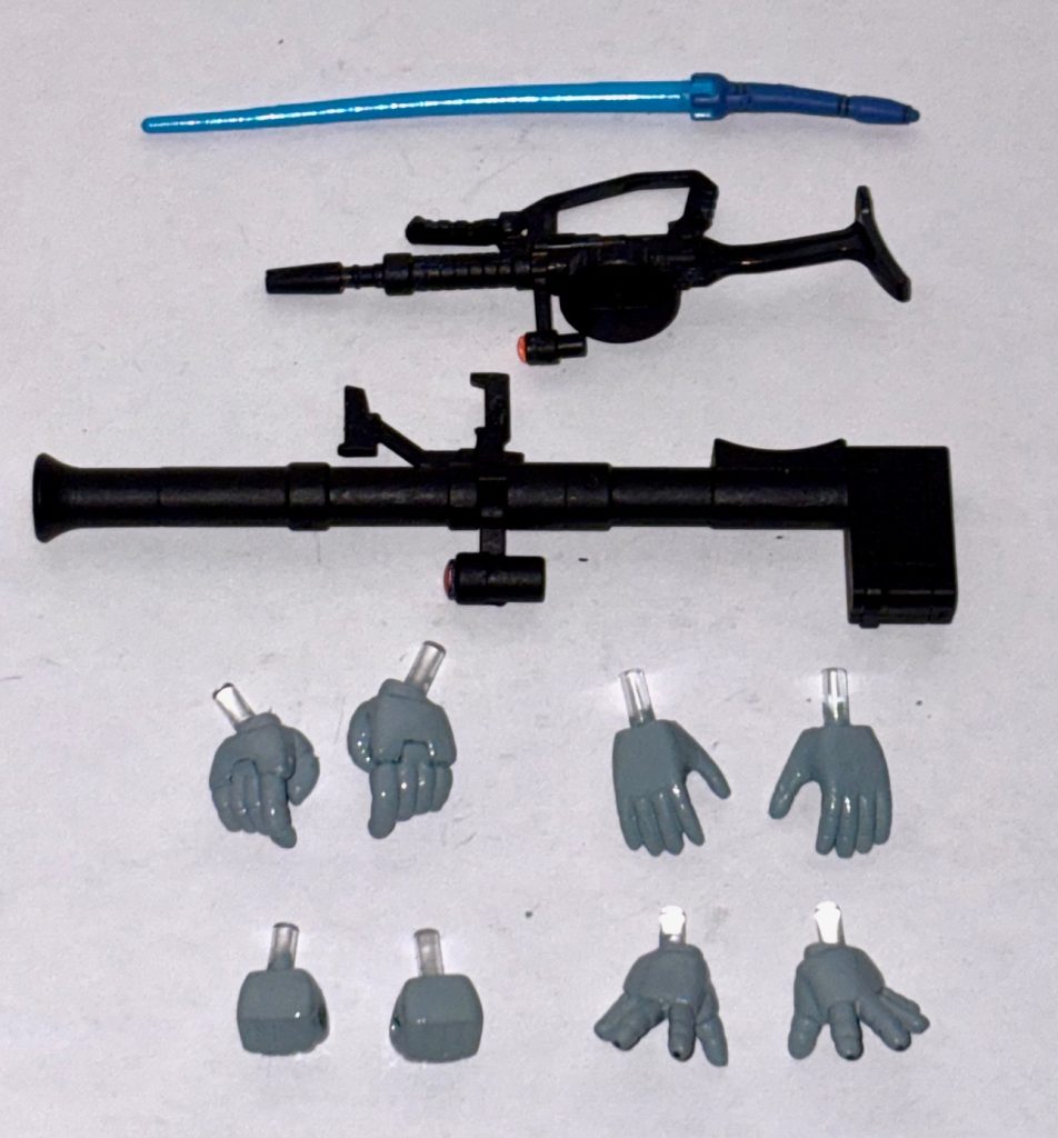 武器とハンドパーツ。一部のハンドパーツはジャンクパーツと化していたリボルテックのブラックオックスから流用して、ジョイントキャッチャーで付けられるように加工した。