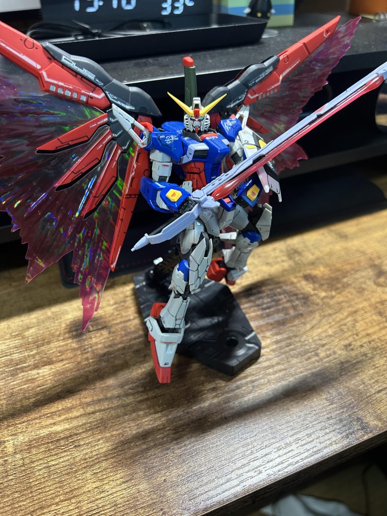 スミ入れは通常のスミ入れペンを使いましたがそこは失敗。1/144サイズなら流し込むタイプのスミ入れでないとボテっとした感じになってしまい、深く反省。