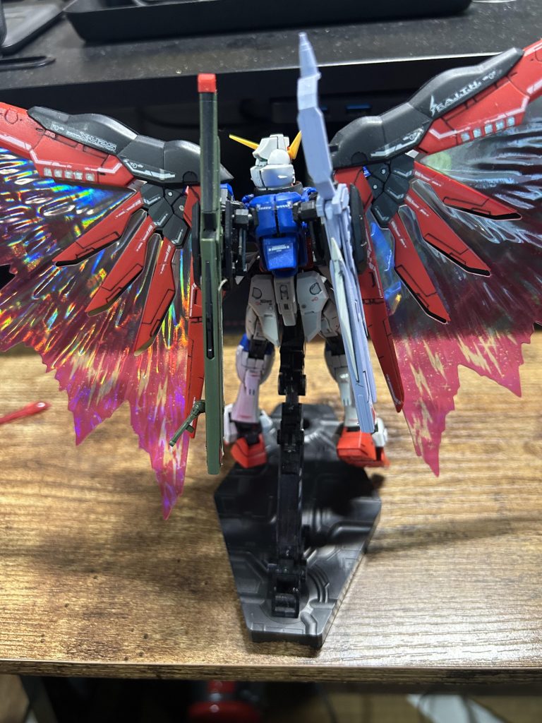 翼はバンプレの再販版を買いました。フラッシュエッジなどのビームエフェクトも付いてきて、このキットの完成度を高めてくれました。