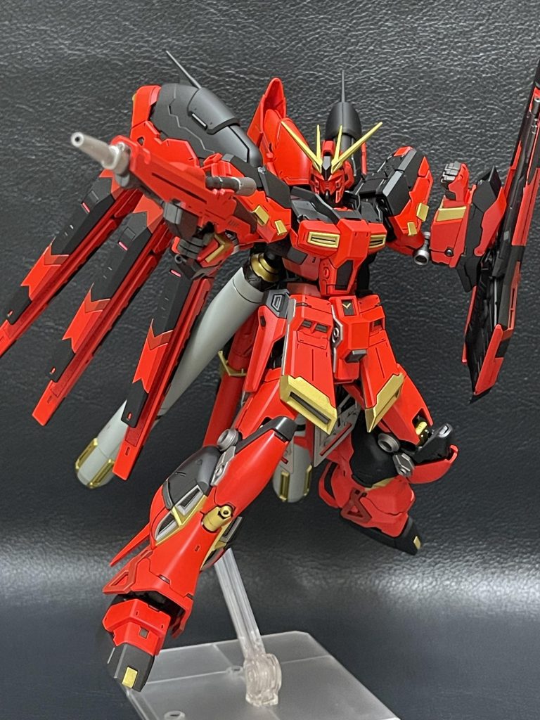 上にも記載してますが、今回はキットはそのまま組んだだけでカラーリング変更と墨入れと少しだけシール貼って艶消しトップコートしたのみになります。少しだけシールと書いてますが、目の部分とシールドのマーク部分だけですねw