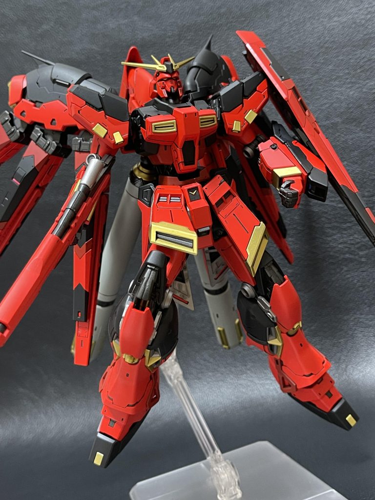 ここまでご覧いただきありがとうございます♪パーツ洗浄後から塗装するまでにやる気を再燃させるのが時間掛かりましたがなんとか完成できる事ができました。やはり良キットだけあって色変えるだけでもめちゃめちゃかっこいいっすねぇ😎これでジークアクスコンに出そうかと思いましたが、たぶんレギュレーションに引っかかりそうですのでやめときますかねwそれではまた〜👋