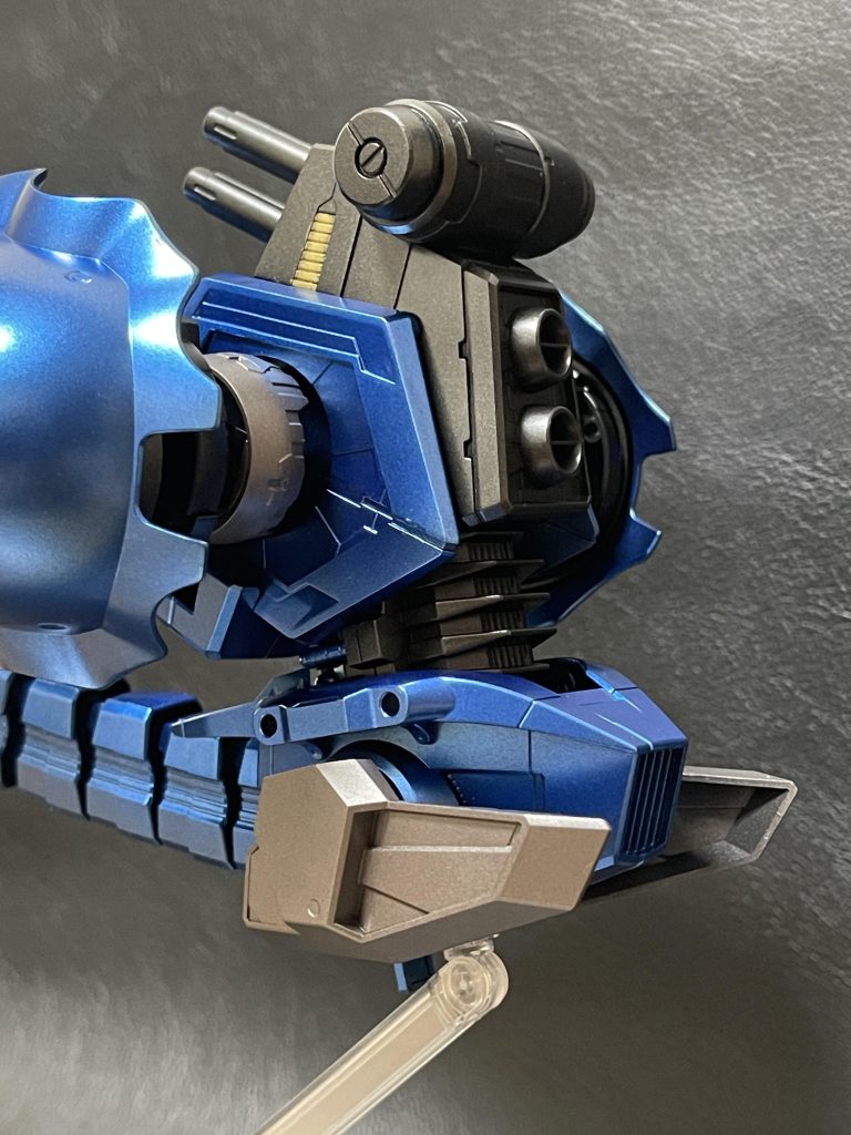 後方です。この辺はムゲンドラモンの部品ですね。