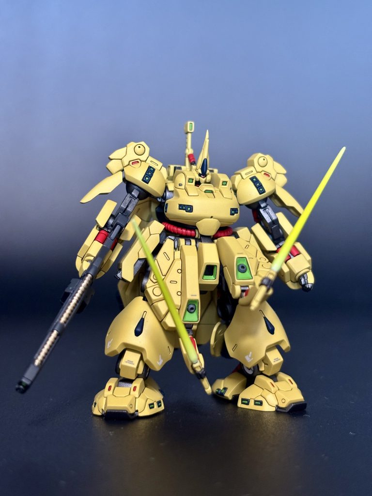 フロントスカートを動かして隠し腕に表情をつけることも出来ます