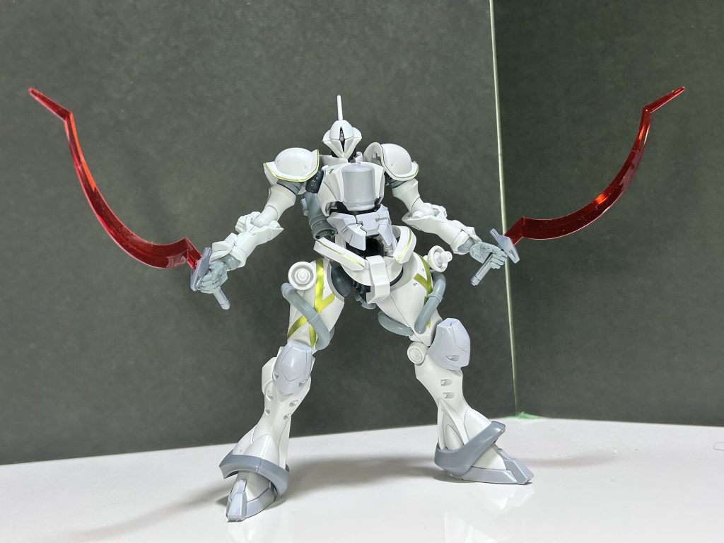 (オマケ〉騎士風機体なのでオシャレな武器が良く似合う!画像は僕のサンドロックのヒートショーテル装備。デザインが本当に秀逸で実際に触ってみると思ったよりも色々な改造イメージを刺激されるグッドなプラモですよ!だからもっと店頭に並べろ!