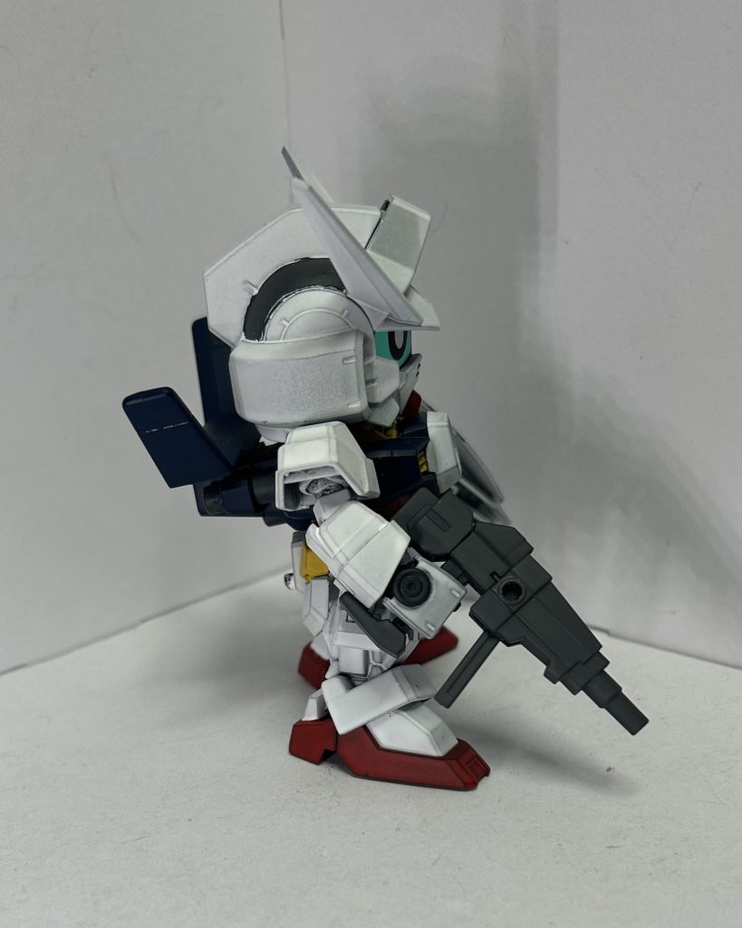 頭、胴体。変わらず。腕。手をビルドハンドの大に変更。理由は後述。付け方は腕にハマるボールジョイントを無理矢理くっつけてます。手の甲にそれっぽいパーツを貼って元キットに形状を近付けます。