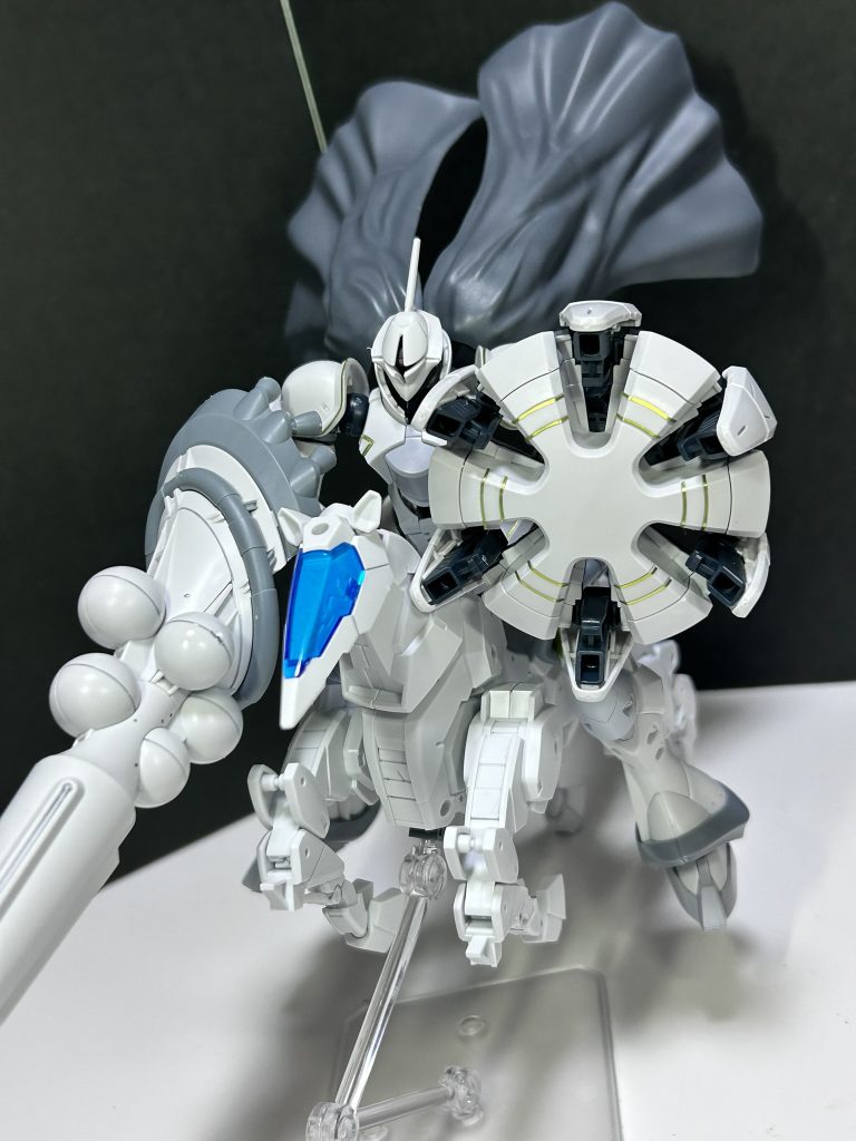 「かつての祖国と同じ名前の国の為に闘うことになるとは・・・!!」機体性能では劣りつつも持ち前の能力の高さで何とか予選を勝ち抜いたエグザベ。しかしガンダムファイト本戦の激戦の中でギャンとハクバは中破してしまう・・・