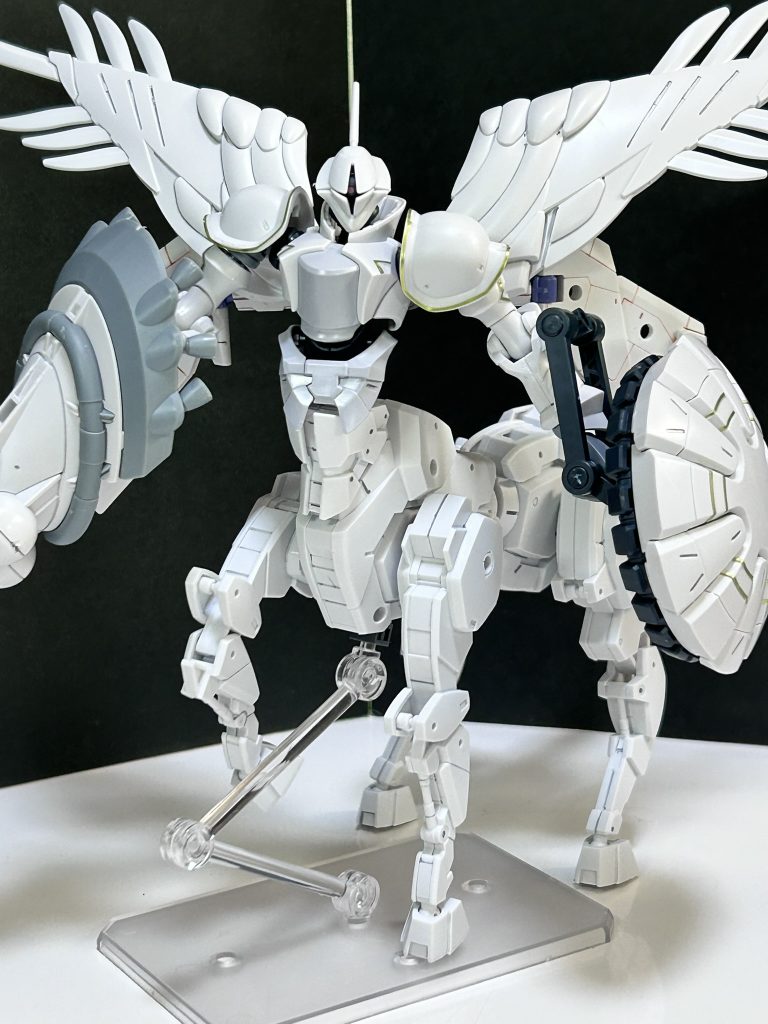 『エグザベ専用ギャン=サジタリウス』中破したギャンとハクバのパーツを組み合わせて修復された機体。ハクバと合体したことにより大気圏内での高速機動時の安定性が高まり、ガンダムファイトの主戦場である地上戦において凄まじい運動性を発揮できるようになった。羽根はエグザベくんが叫んだらなんか生えた。