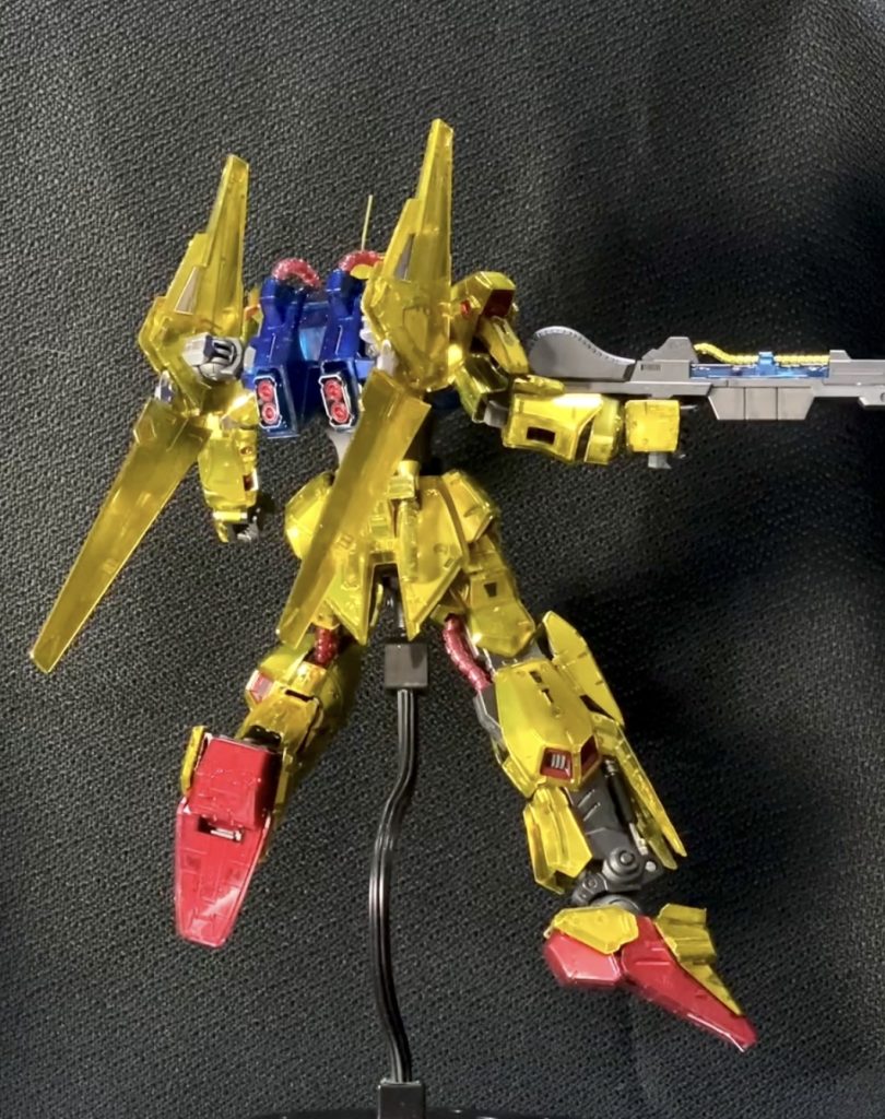 簡単だけど効果的な塗装方法で楽しく、他のクリア版MGでもやってみたいですね