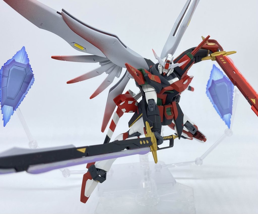 ウイングは銀色に先端が赤いグラデになってます。