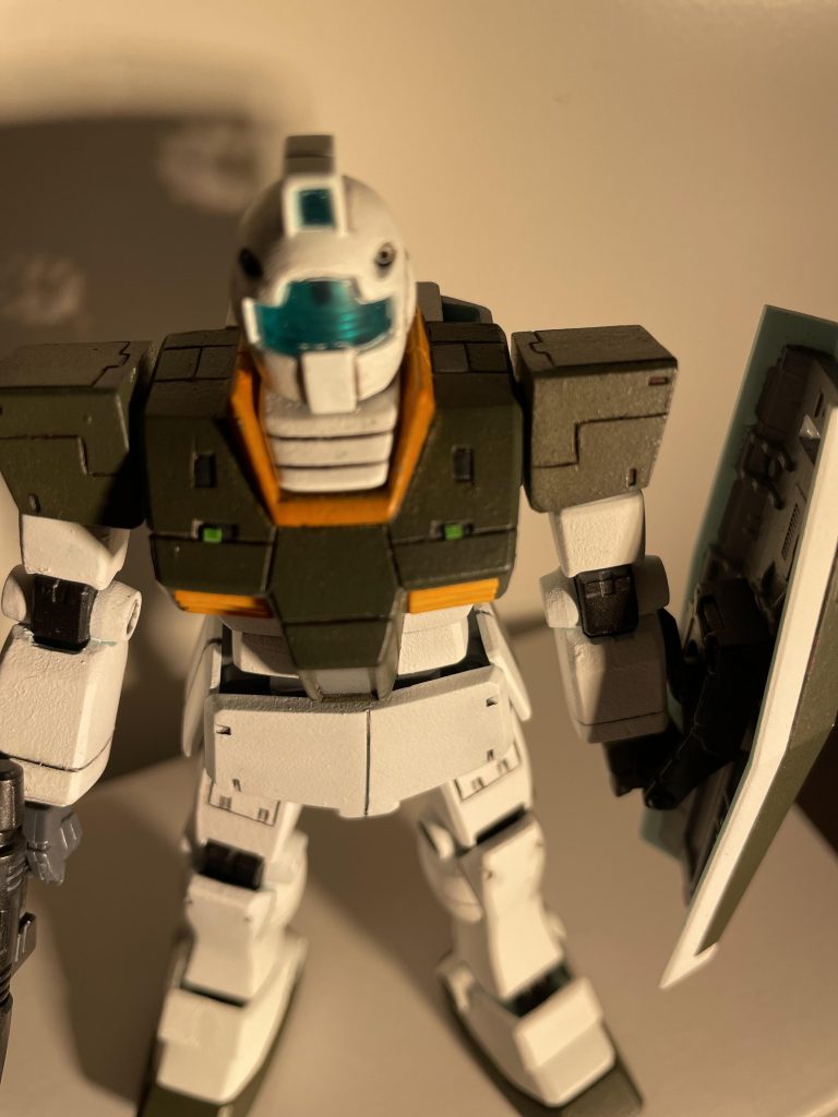 胸部のディテールは頑張りました、このために拡大鏡を買うか悩みましたね…