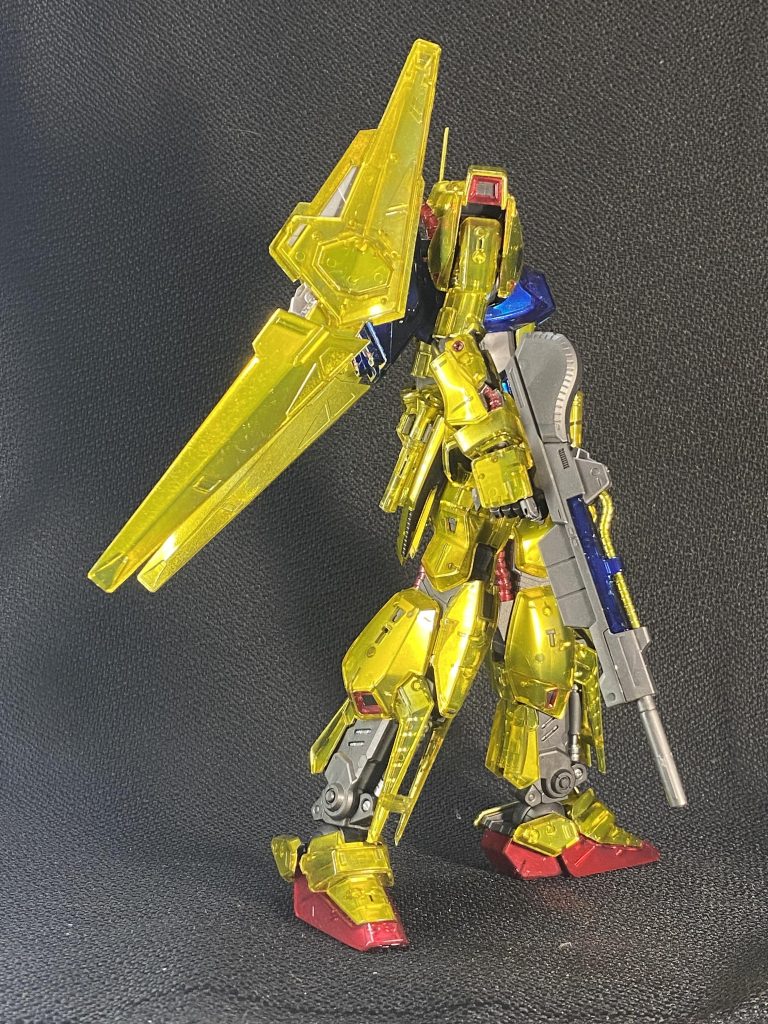 バインダーは半透明のメッキ調に内側から塗りあえて透けて見えるように調整