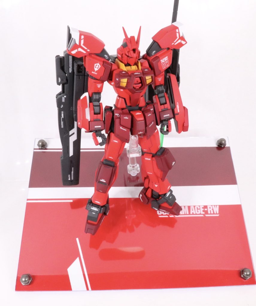 展示台作りました。グッスマのシンプルスタンド、ダイソーのPSフォトフレーム、フォトフレームに合わせて切ったプラ板を塗装&マスキング&デカール貼って作ってます。展示台ということを意識しました。角度つけて作るとちょっと遠くから見ても目立つんじゃないかと。過去作の分全部で3つ作ってから思ったのですが塗装じゃなくてもいいんじゃないかな。パソコン使って作ればもっと手軽だったかもしれない…でも色合わせられるしまぁいいでしょう。