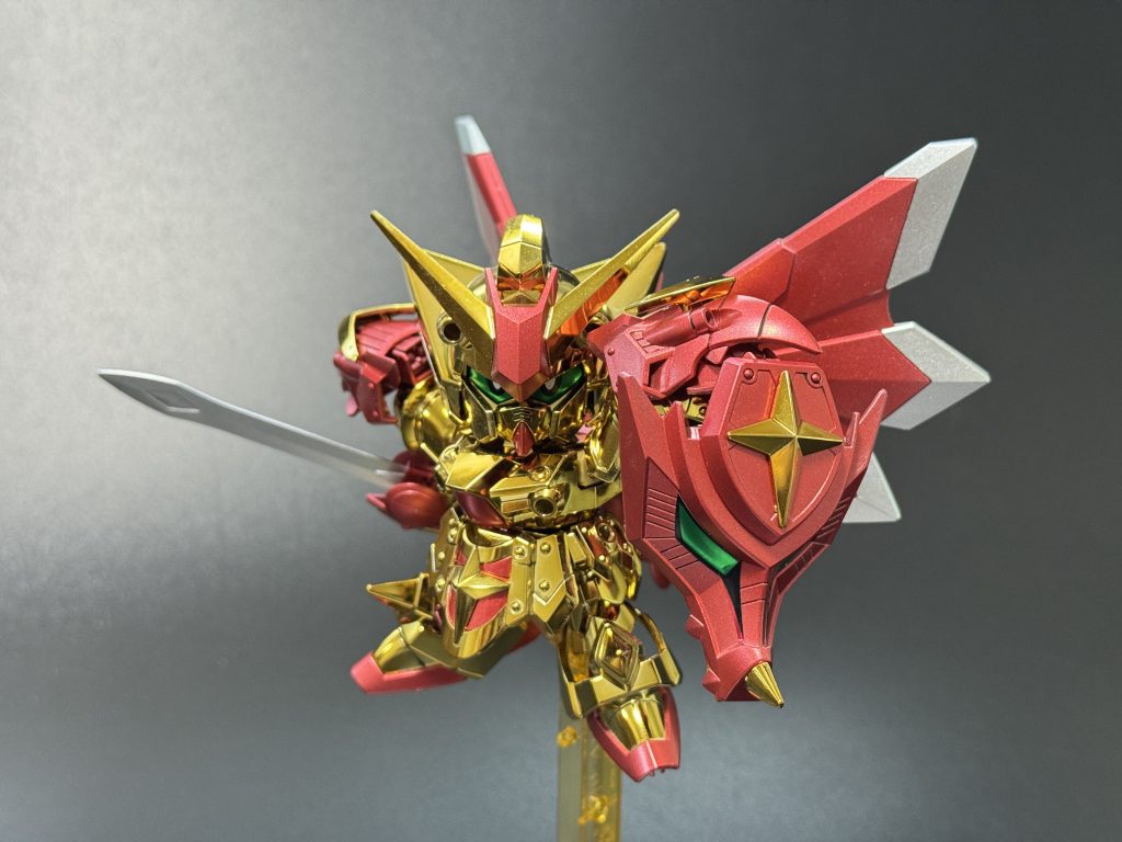 メッキが非常に綺麗なキット。赤色部分は今回塗装しましたが、未塗装でも充分綺麗でした。