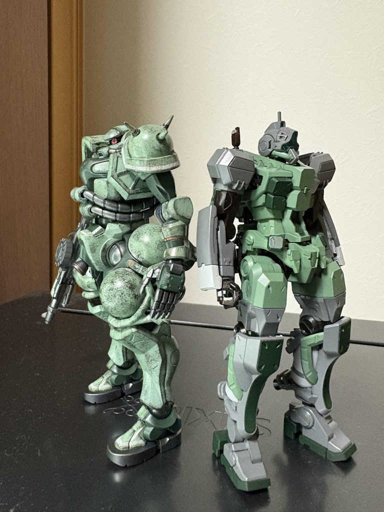 以前作ったGQザクとの比較。...こう改めてみるとやっぱ右のやつジムやないか