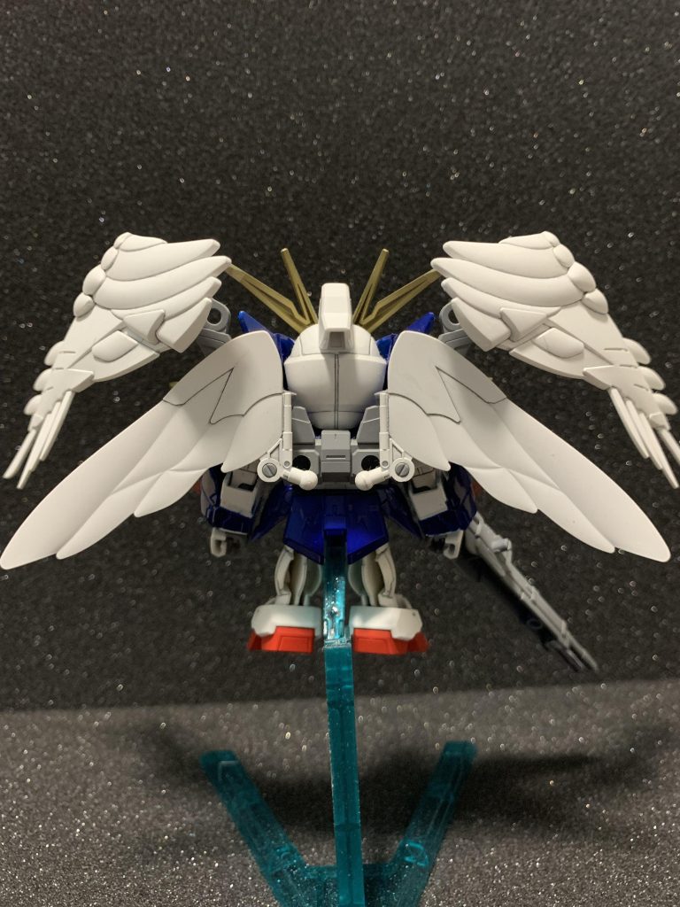 スジボリもミスりながも彫ってます。