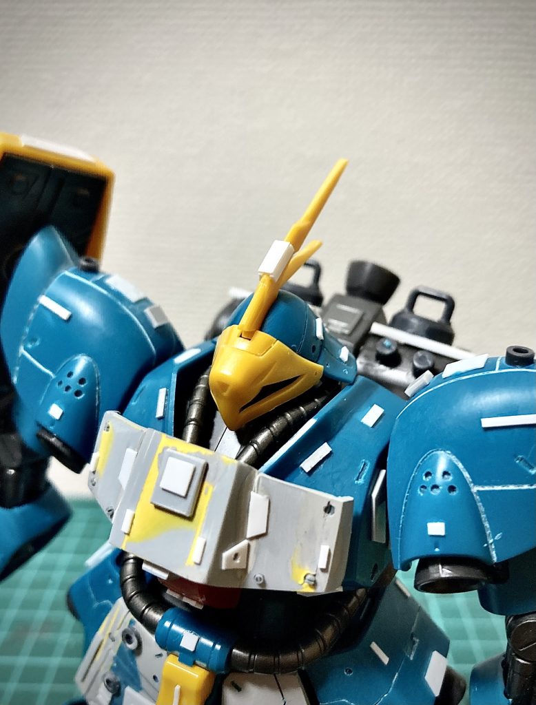 穴開けたりプラ板や、なんかのパーツを切っては貼って