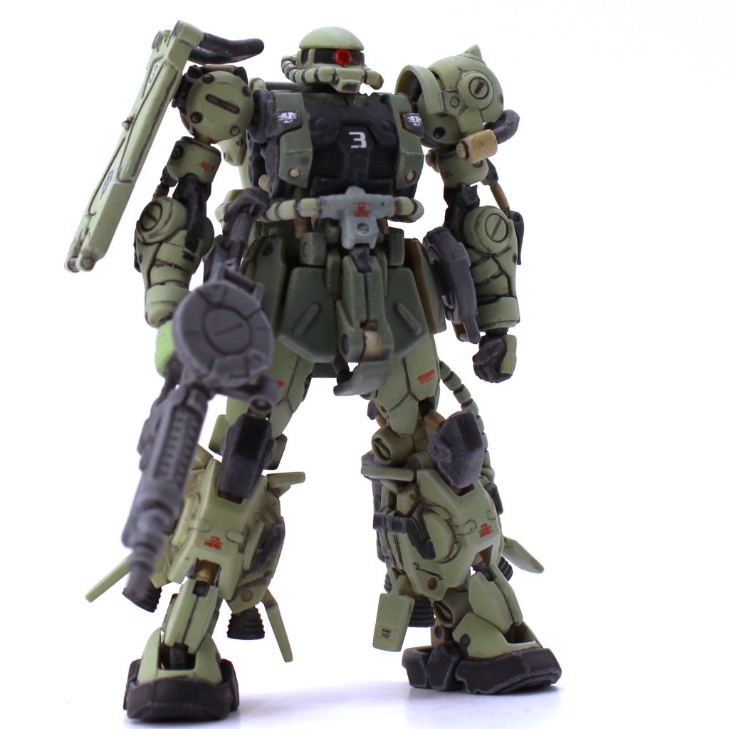 今回初めてアーティファクトを作りましたが、触る前は塗装が一番の難関と思っていましたが、1000円程度の面相筆で難儀する事なく楽しみながらすんなり塗れました。塗装よりも組立や合わせ目消し等、繊細なパーツばかりで工作が一番神経を使いましたし、失敗も多かったです。