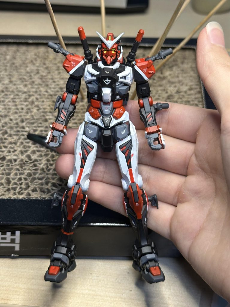 赤いガンダム–2枚目/制作者：Kcayn