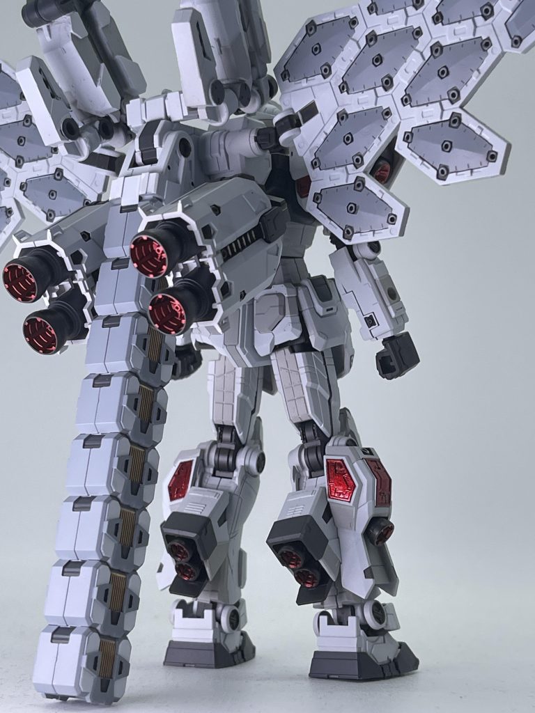 背面です。ここはマスキングだらけで、特にパネルは開始10分で心が折れかけましたけど、結構夢中になれました。