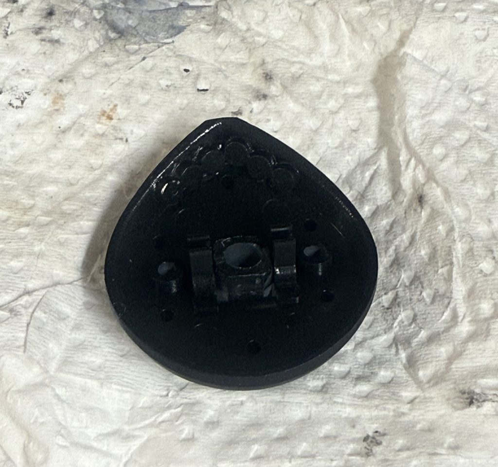 モノアイレールのパーツ裏に磁石を付けて、モノアイレンズの裏にハイキューパーツのマグネットセッター2を貼ったのみ。