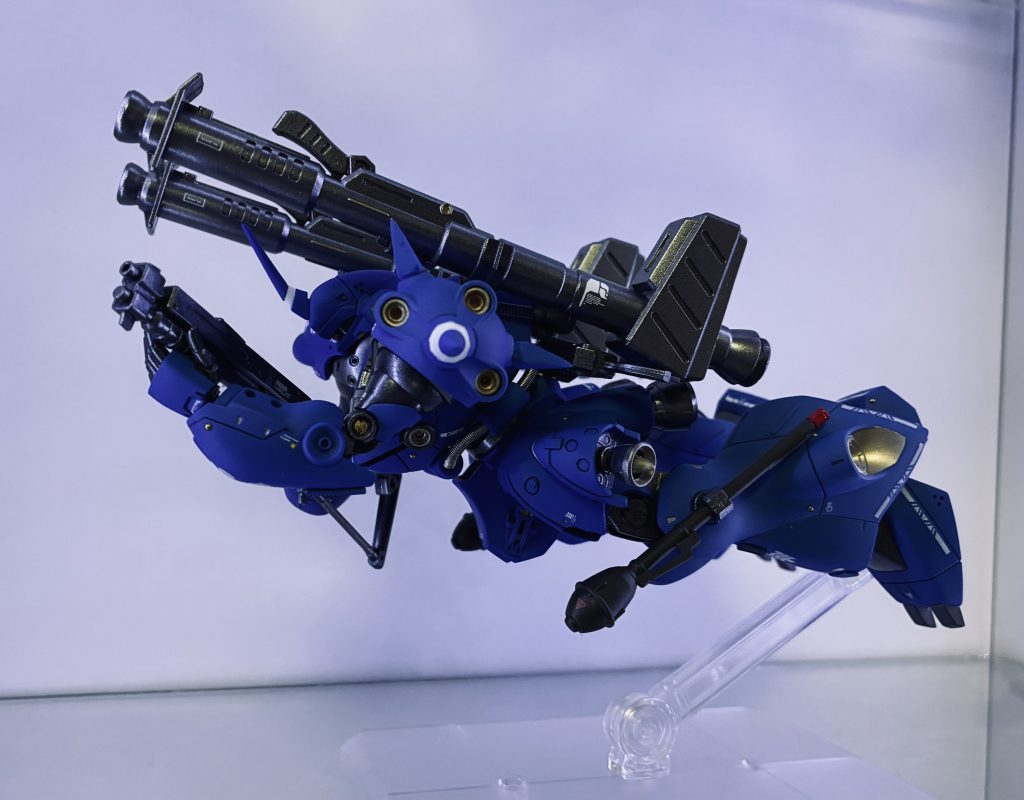 お馴染みのポーズ横から。