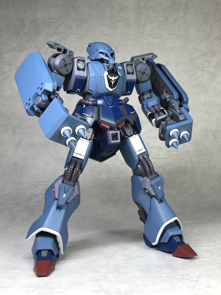 劇中だと一瞬で変形する盾組み替えは、結構大変トゲを別パーツ化