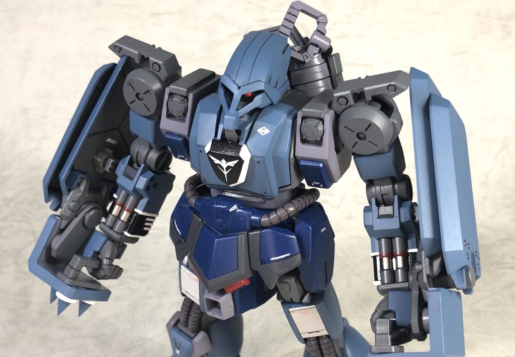 胸のエンブレムはガンダムデカール逆シャアから流用ちょっと違うけど雰囲気で