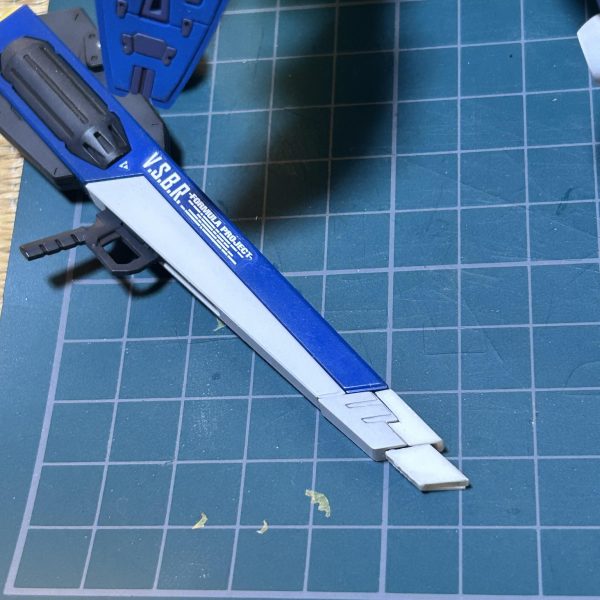 切り出して箱組み中です。この部分の塗装は明日になりそうです。ちなみデカール貼りまで進めました。（3枚目）
