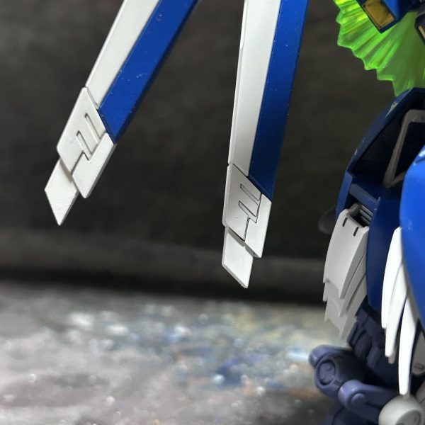 なんとか、自作でもそれとなく出来上がったと思います。左がプラ板工作品です。デカール貼り及び換装まで終えていますが、とりあえず撮影は後日ということで。