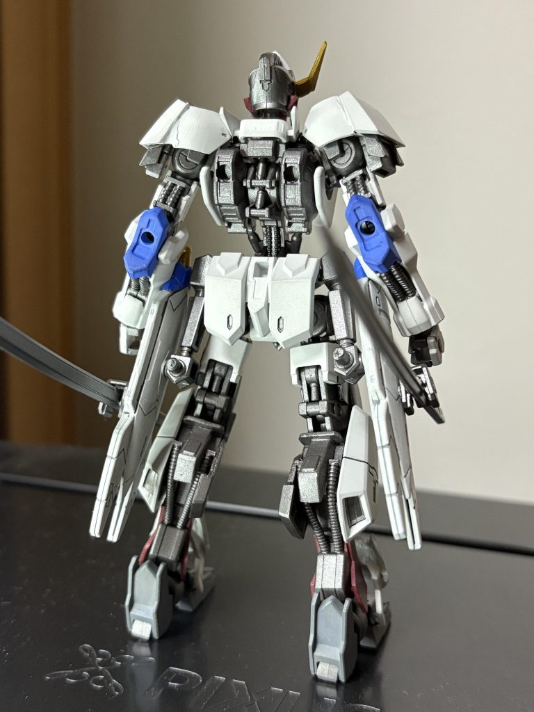 hgバルバトス、バルバトス第6形態を主に使い、一部にチュチュデミトレーナーやグレイズなどを使って製作しました。