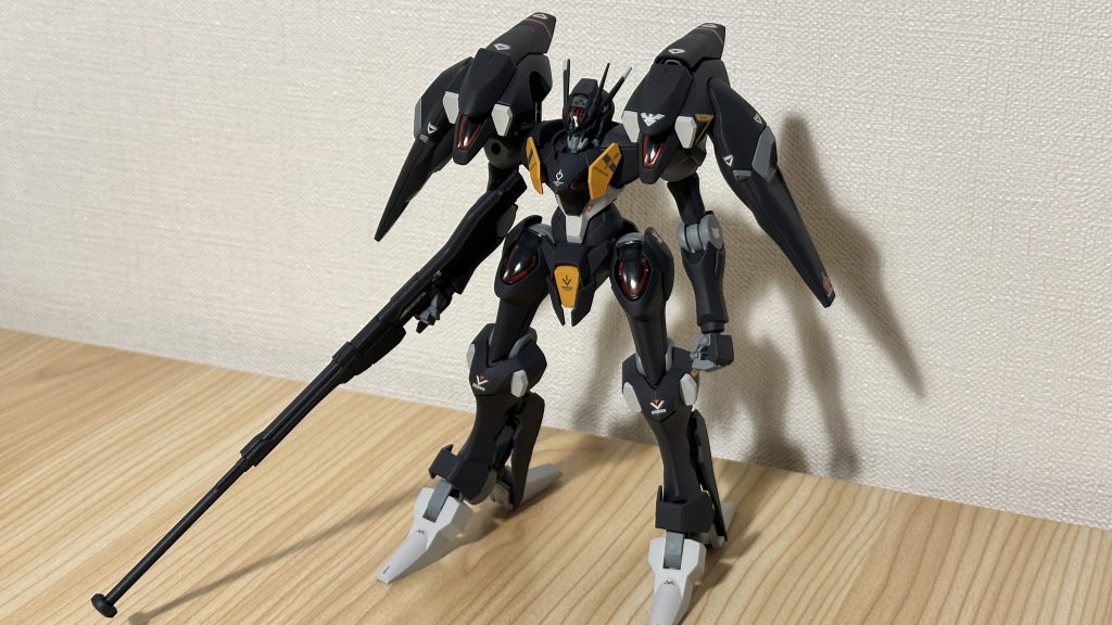 実物はもう少し明るめの色。スタイルがいい。水星の魔女の中でもとても良いキットだと思う。ガンダムぽくないのに、劇中を見た後だとガンダムとしか思えなくなった不思議なやつ。