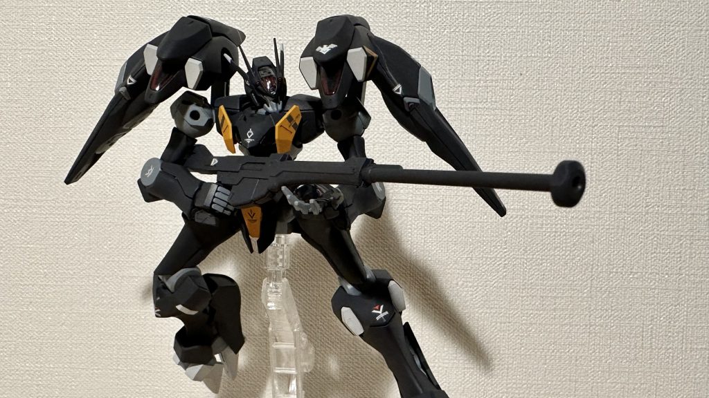 箱絵のファラクト。ファラクトって必ずビームライフル打つ際、別の手を添えてるところを見るとこのポーズはよく捉えている気がする。