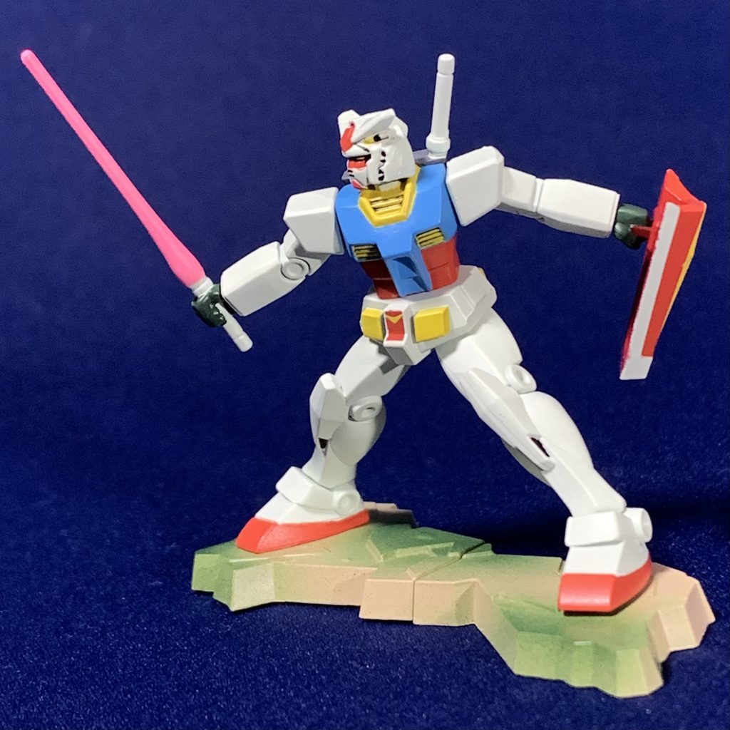 台座が付属しているので、安定感はバツグン。相方のドムとも並べたくなります。