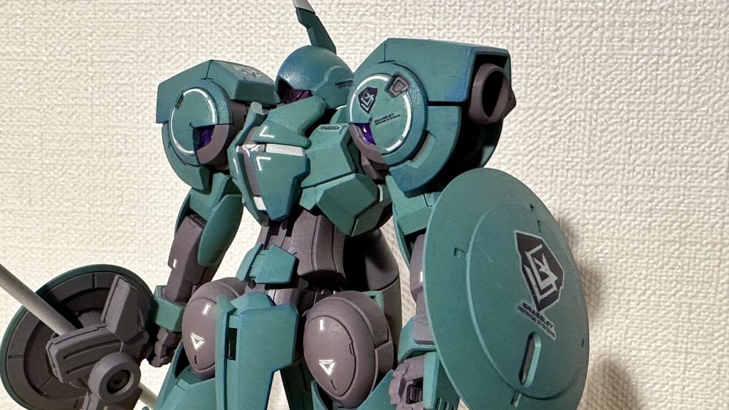 一つ失敗したのが、缶スプレーのトップコートを使ったのですが途中で出が悪くなり吐きすぎてしまったこと。白化してしまったので若干ペーパーで落としています。次からはエアブラシで吹こうと学習。