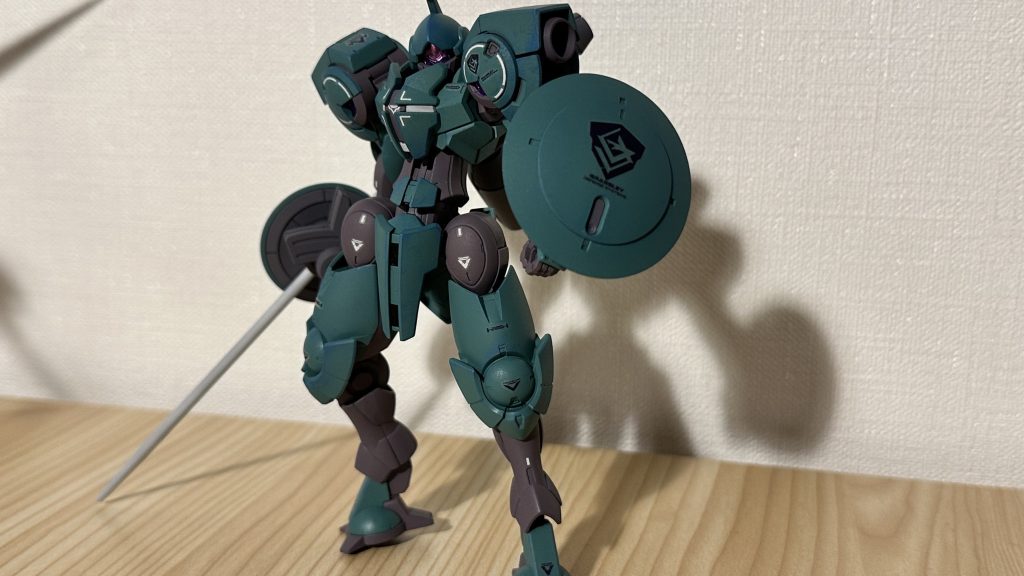 飾るポーズはこれ。地味ながら腰のくねりと足の浮き立ちで強者間を表現。劇中でもこんな感じでエアリアルと対峙して欲しかったという願望を込めて。