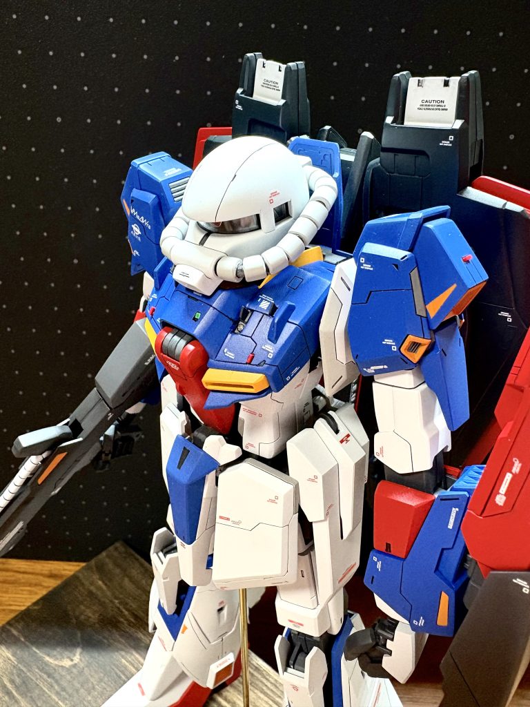 ちょっとふざけた見た目のMSですが、スジボリ・メタルパーツなどでディテールアップをし、真面目に制作しました。