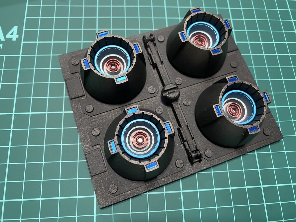 Gアーマー自体が地味なのでバーニアはド派手に行きます。