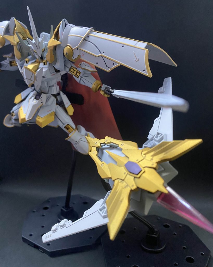 ・シールドブーメランライジングフリーダムに装備された物のデータを盗用して作られた兵装。性能的な差異はないが本機は大型遠隔突撃武装としての性能に重きを置いている。